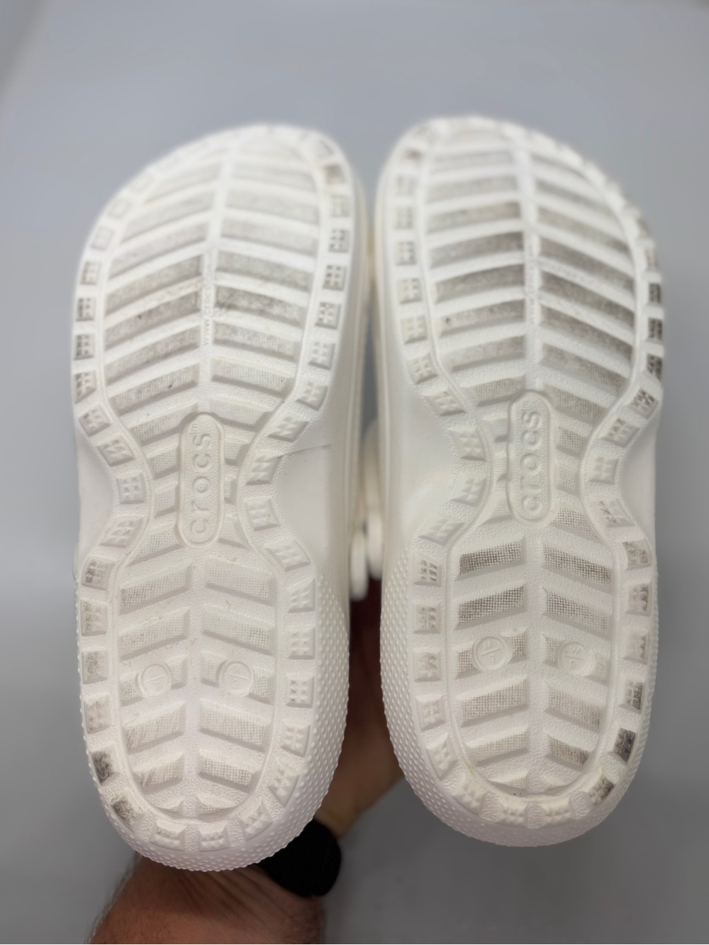 Crocs Classic Lined Skull Graphic Clogs White Black Fur Men’s 7 Women’s 9 EU 40 - Picture 3 of 10